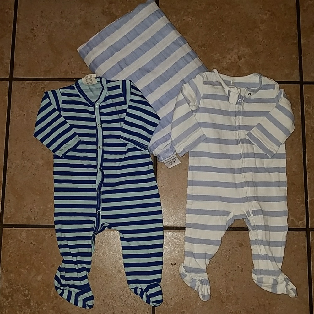 0-3months footies with 1 blanket